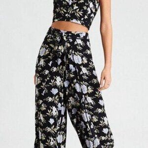 American Eagle cute two piece set crop top and flowy pants
